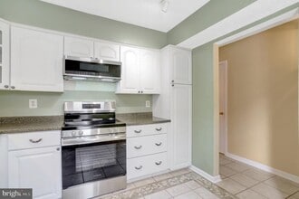 Building Photo - 5759 Independence Cir