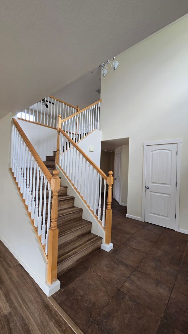Building Photo - Recently Refinished Airway Heights 5 Bedro...