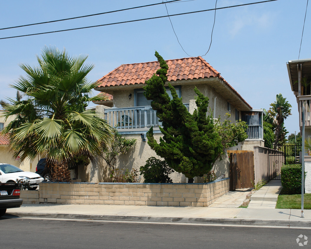 Building Photo - 16842 Sims St