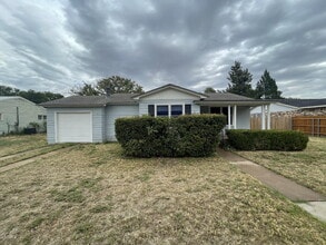 Building Photo - 2507 Kenosha Ave