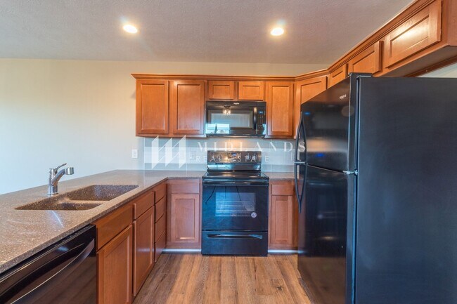Foto del edificio - New Construction Duplex in Elkhorn!
