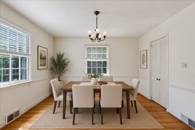 Foto del edificio - 9422 Locust Hill Rd