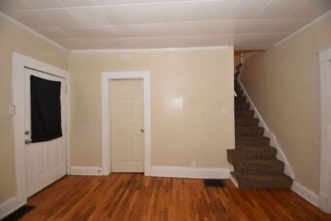 Foto del edificio - Mishawaka 1/2 story 3 bedroom single-family home with garage