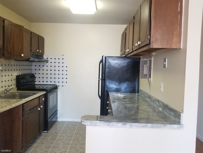 Building Photo - 2 br, 1 bath  - 302 Pine Rock Ave