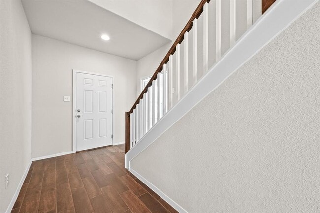 Building Photo - 215 Desperado Dr