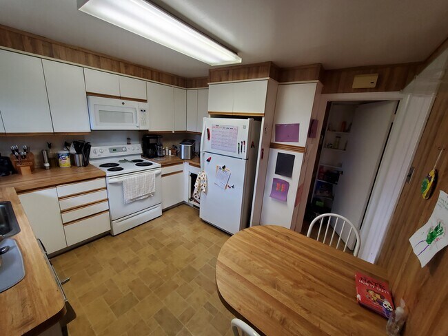 Building Photo - 229 Ellis Rd