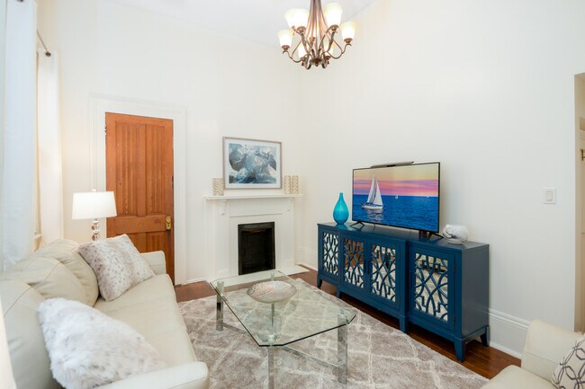 Living room - 4221 Prytania St