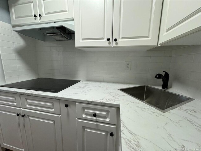 Building Photo - 35 Hearthstone Dr