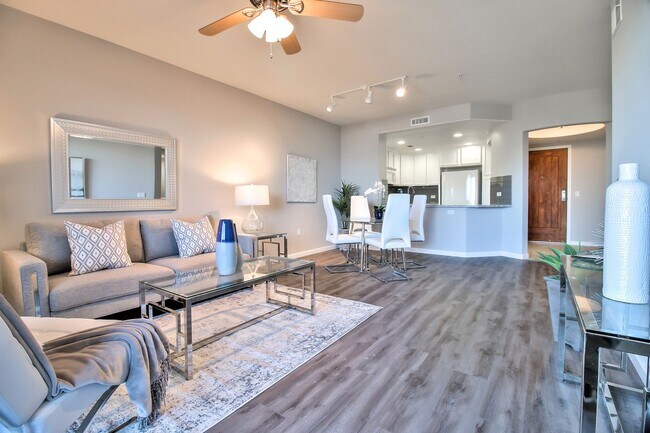 Foto del edificio - Luxury 2-Bedroom Monte Vista Condo with Downtown Views & Monthly House Cleaning Included