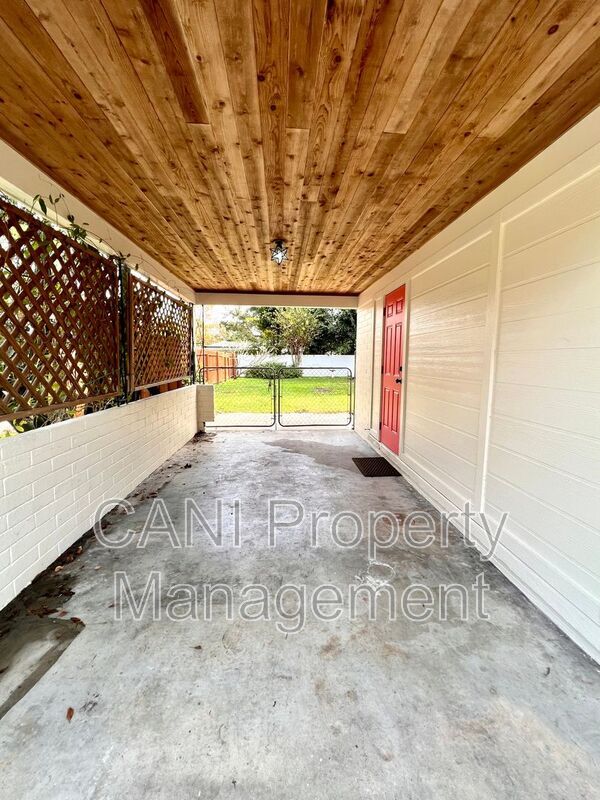 Building Photo - 717 S Hampton Ave