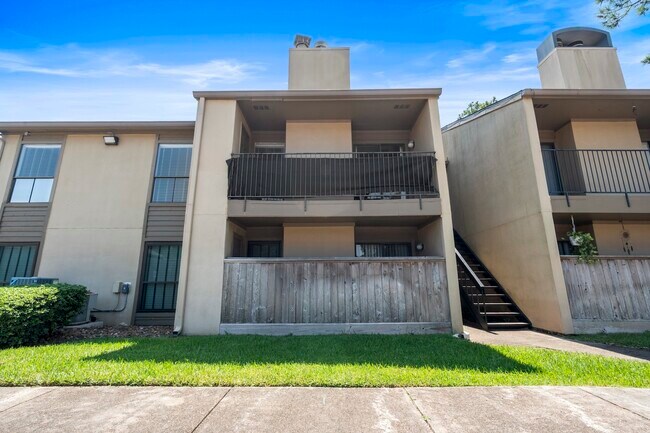 Foto del edificio - 3300 Pebblebrook Dr