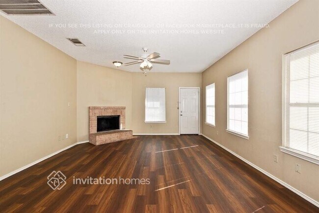 Foto del edificio - 1174 Lombard Ln