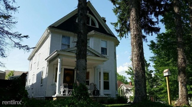 Building Photo - 4 br, 1.5 bath House - 615  Washington St