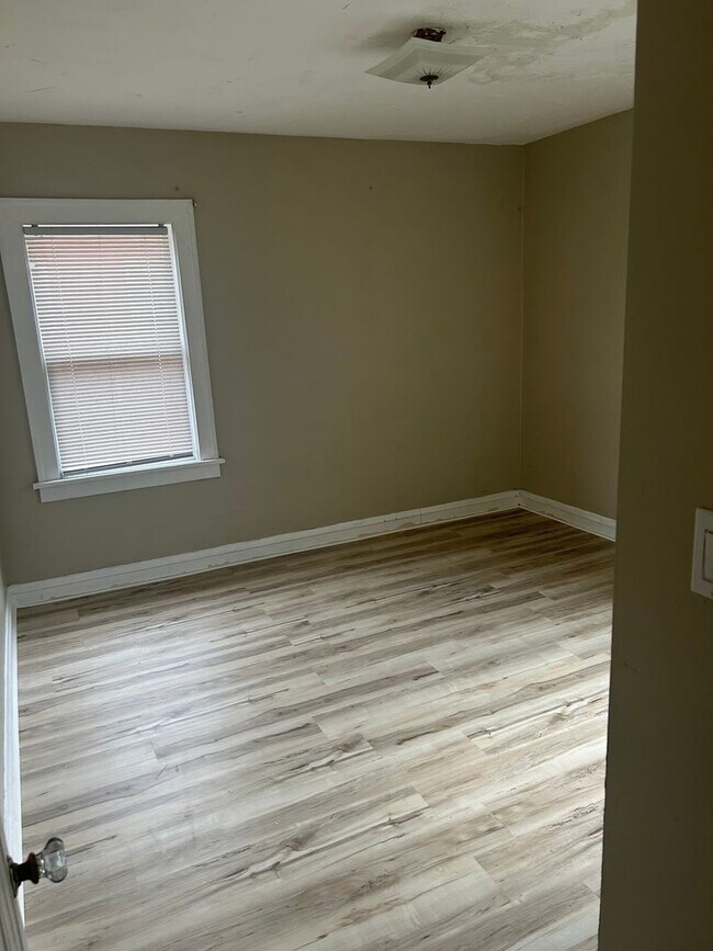Building Photo - 2299 Ogontz Ave