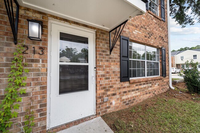 Building Photo - Welcome to Country Club Villas!