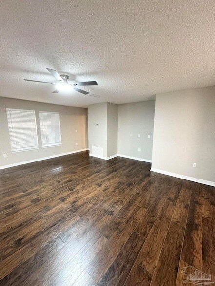 Foto del edificio - 5661 Fairview Dr