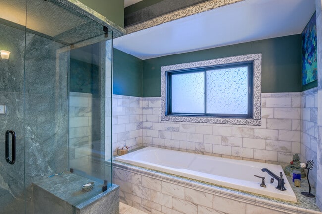 downstairs bathroom--steam shower and 7' tub - 8317 Rainbow Ave