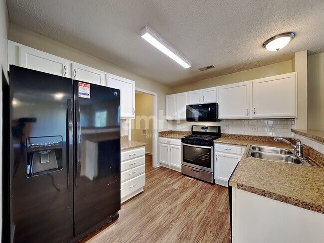 Foto del edificio - 4319 Armitage Dr