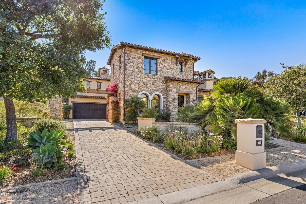 Foto principal - 347 Island Oak Ln
