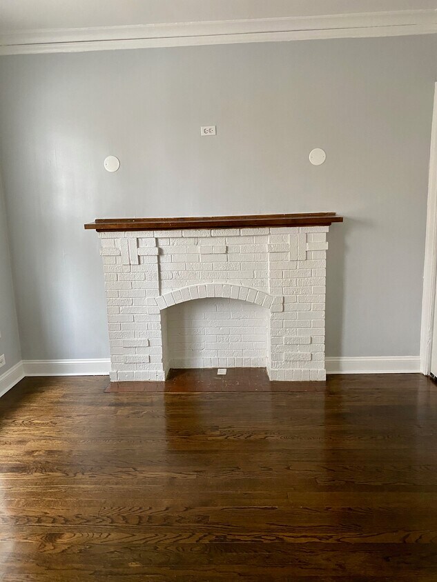 Primary Photo - 1100 W Glenlake Ave