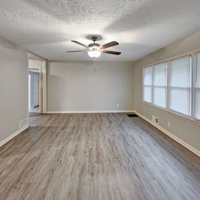 Foto del edificio - 1112 Valley View Rd SE