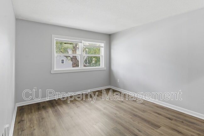 Building Photo - 1605 N Willow Rd