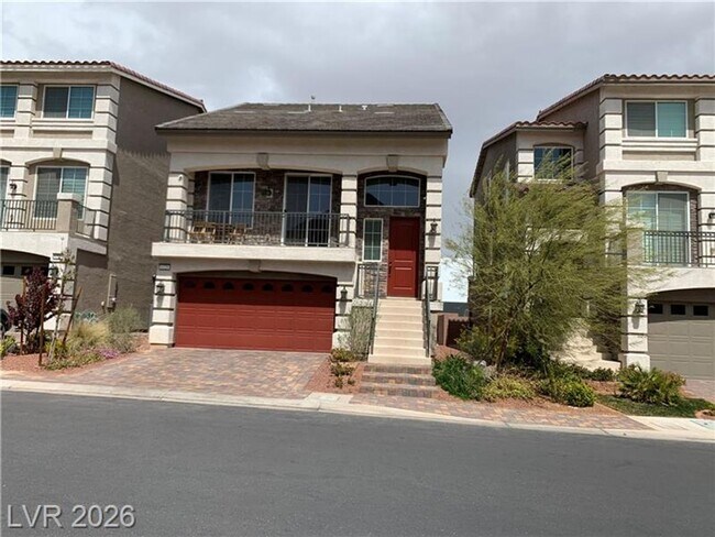 Foto del edificio - Nearly New! Stunning 5-Bedroom Home with Modern Features