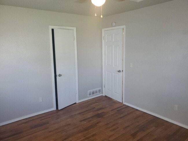 Building Photo - 2 Bedroom 1 Bath Home in Southwest Oklahom...