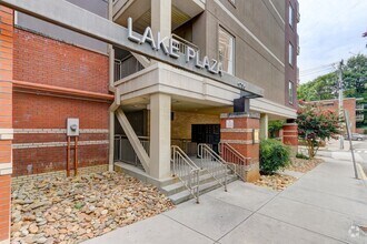 Building Photo - 1735 Lake Ave