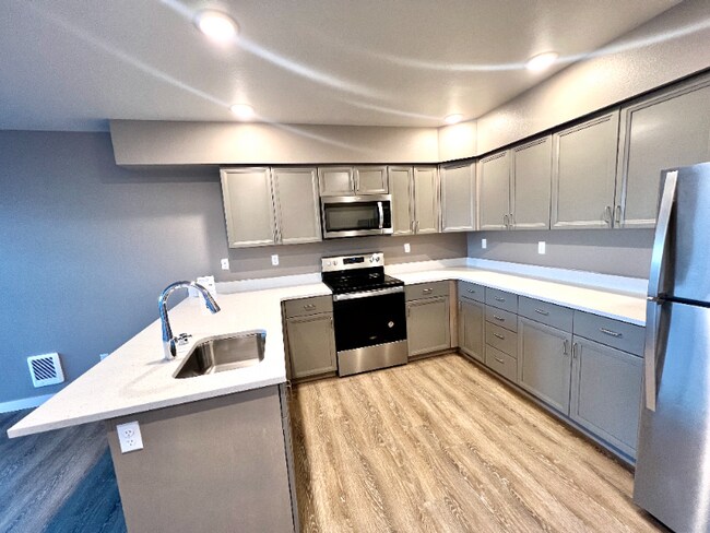 Building Photo - 2330 Yakima Ct