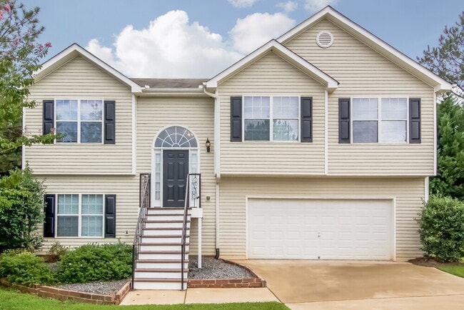 Building Photo - 40 Savoy Park Dr