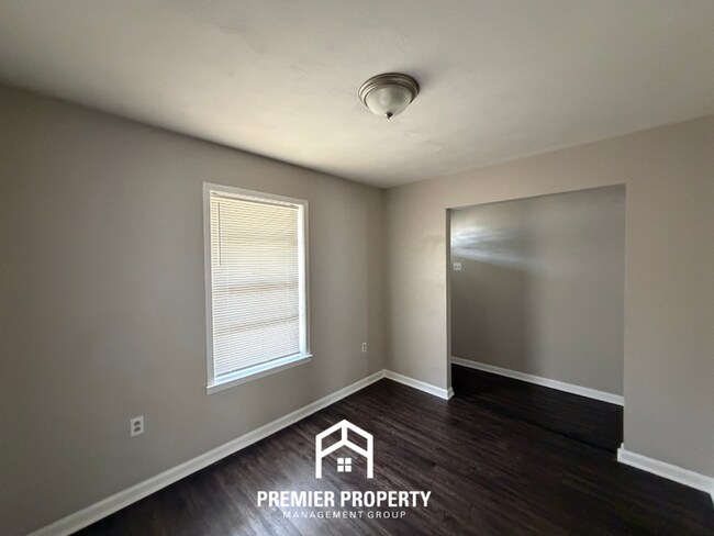 Foto del edificio - Spacious 4BR/2BA Home in Bartlett Cove | Brick Fireplace & Formal Dining