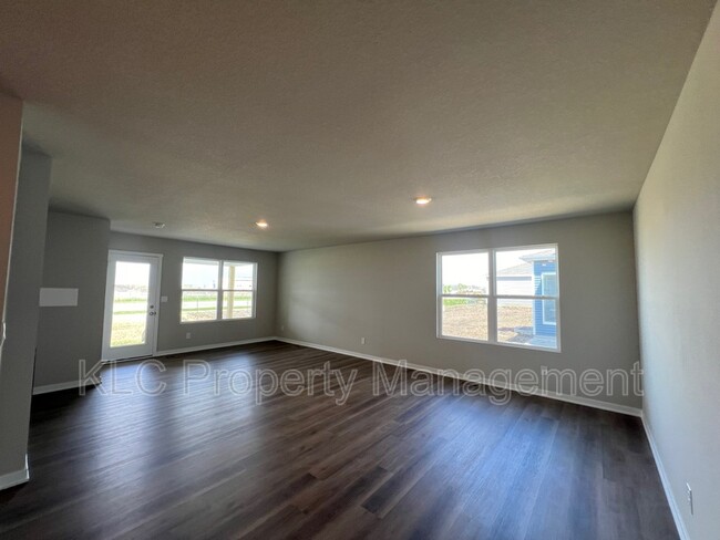 Building Photo - 1283 NW Williamsburg Ln