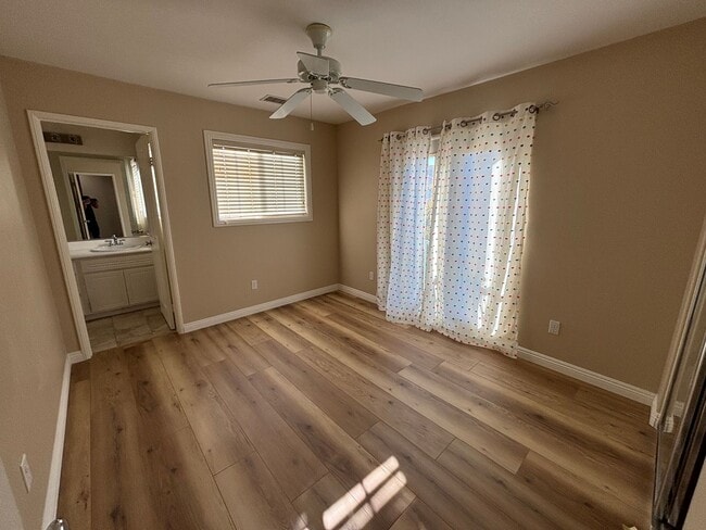 Building Photo - 3-Bedroom Townhome with Community Pool & S...