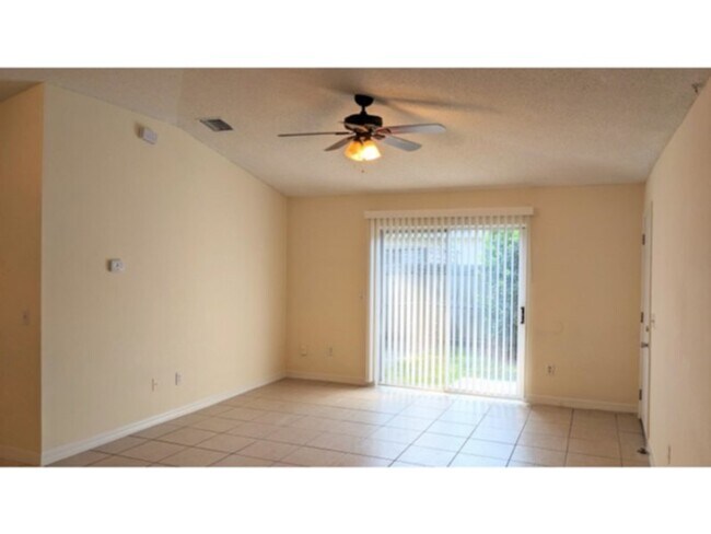 Foto del edificio - 1/2 off 1st Month's Rent! Indian Trails Duplex Available March.