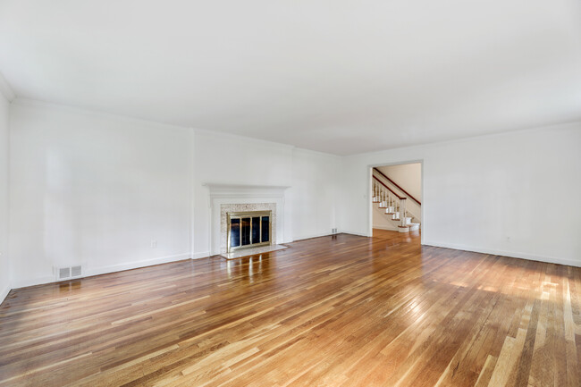 Foto del edificio - 235 Oak Ridge Ave