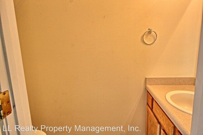 Building Photo - 595 Sunny Ln