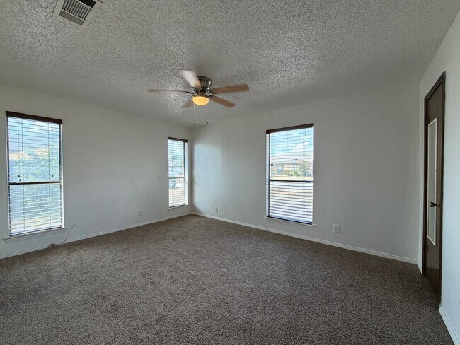 Building Photo - 1003 Poplar St