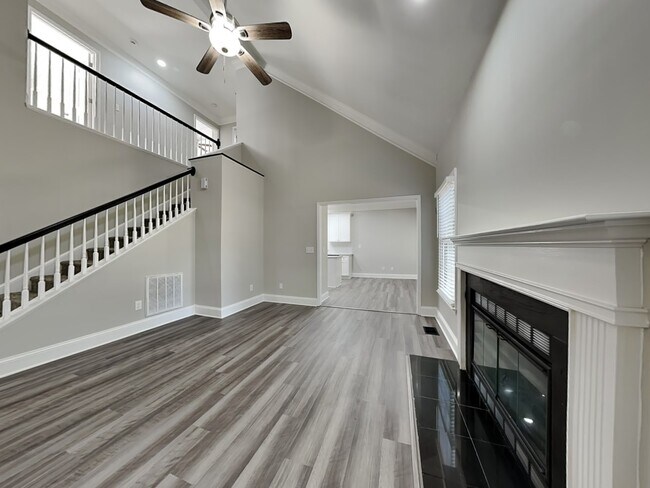 Building Photo - 504 Willow View Dr