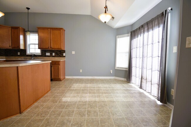 Building Photo - One Month Rent Free!!! 3 Bedroom 2 Bathroo...