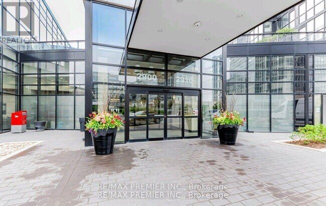 Photo du bâtiment - 2900 Hwy 7