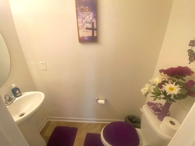 Foto del edificio - 4 Bedroom 3 bath 2 Story Home in Winston S...