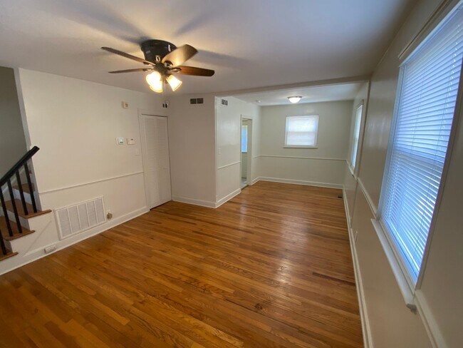 Foto del edificio - Fantastic End Unit Townhouse Near Duke