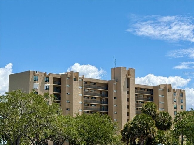 Building Photo - 2617 Cove Cay Dr