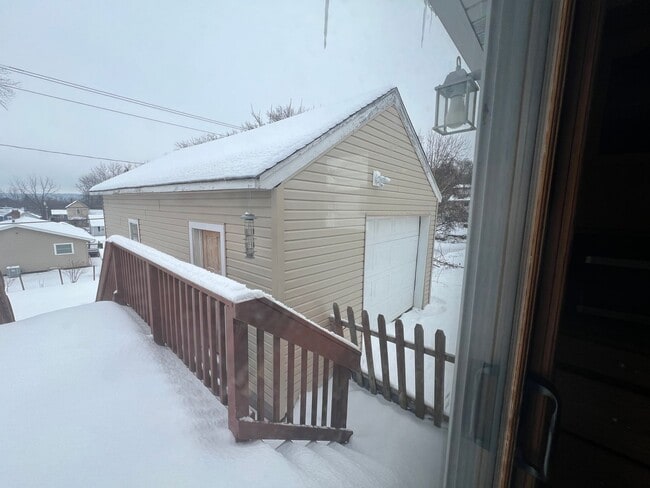 Foto del edificio - Click the “Apply Now” button or email wapmrentals@gmail.com for a prompt response.