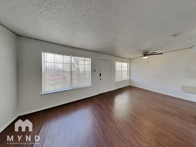 Building Photo - 3624 Parkridge Dr