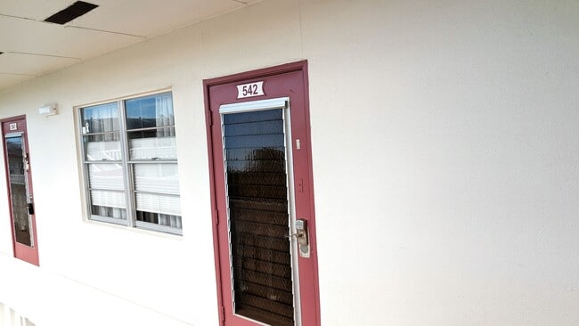 Building Photo - 542 Fanshaw M