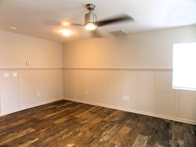 Foto del edificio - 221 Addison Cottage Way