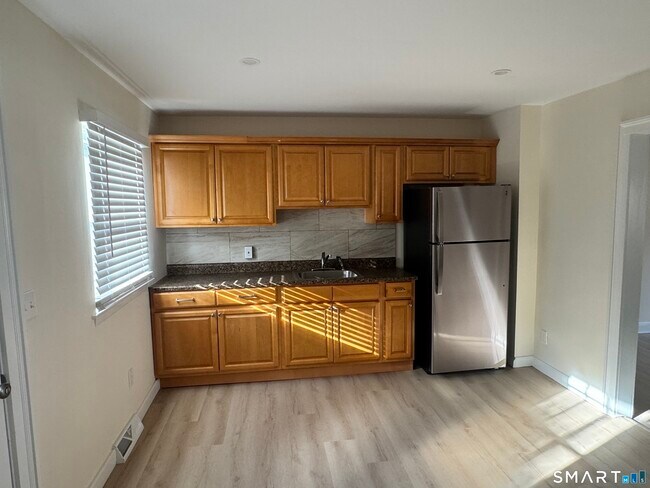Foto del edificio - 75 Saltonstall Pkwy