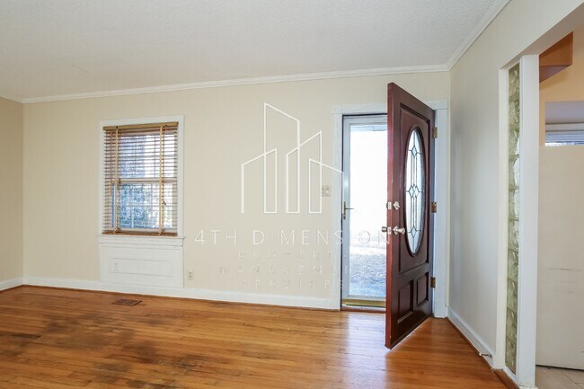 Building Photo - Charming 2 Bed, 1 Bath Rental in Greensbor...